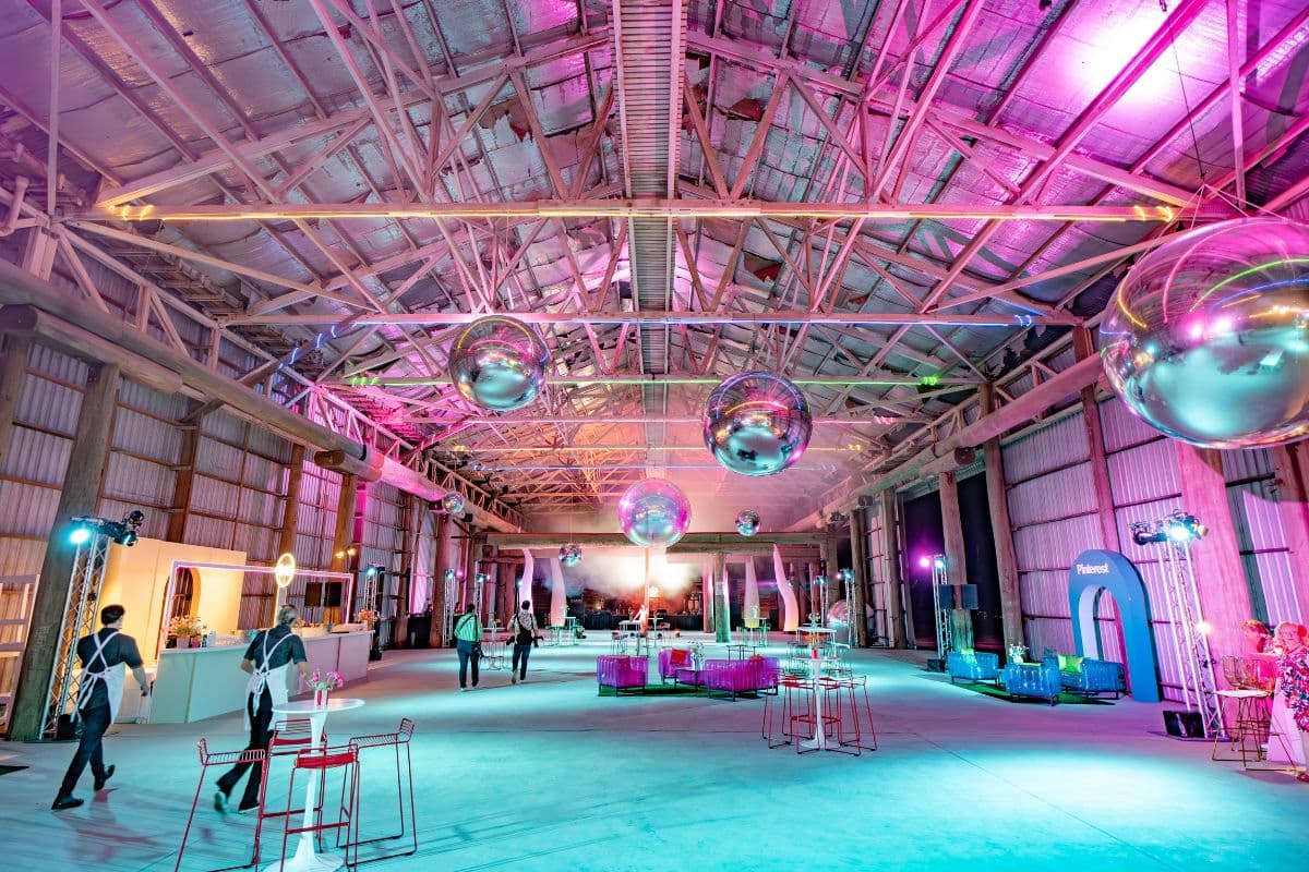 The 65 lit for a night party, disco balls and festoon under the sawn-timber trusses